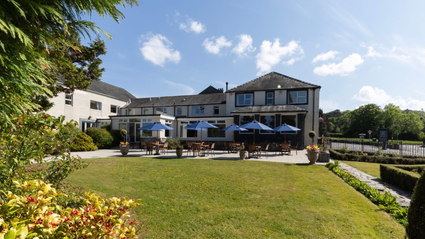 Lake District Castle Inn Exterior
