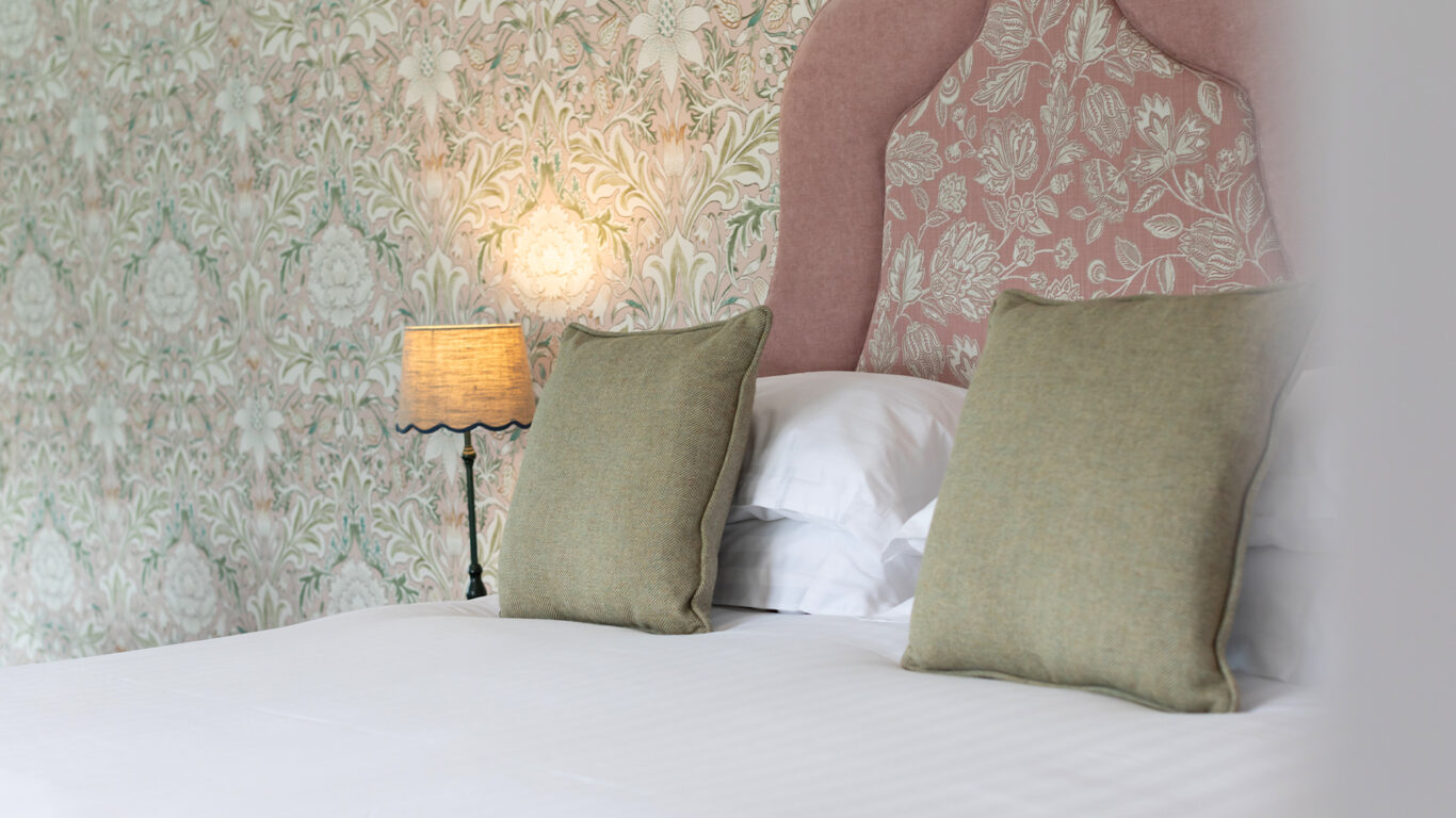 Room-105-Double-Suite-Garden-View-Features