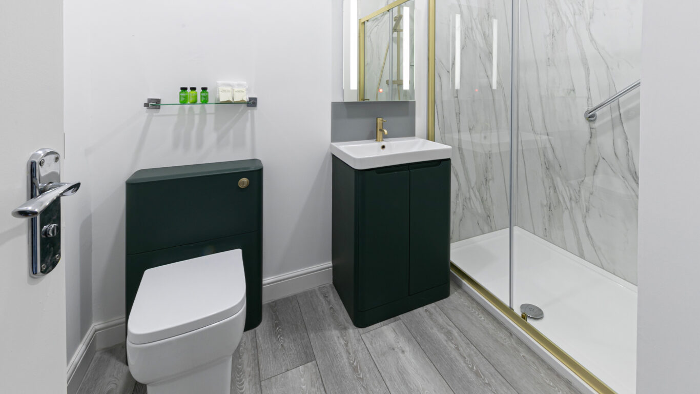 Room-108-Bathroom-Classic-Double-Twin-Room