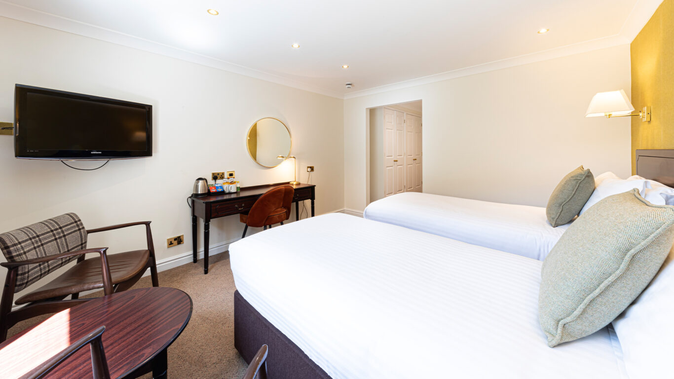 Room-111-Twin-Bedroom-Classic-Double-Twin-Room