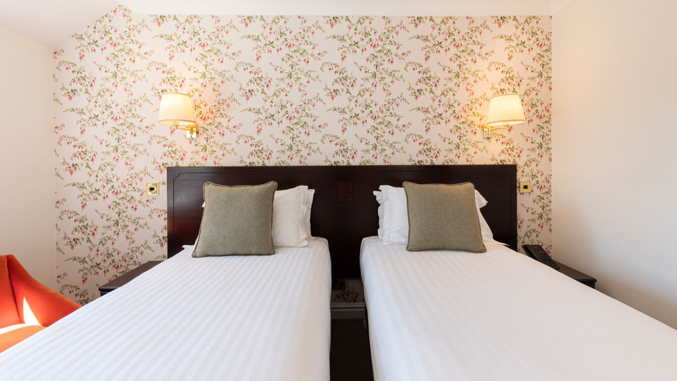 Room-117-Twin-Beds-Classic-Double-Twin-Room