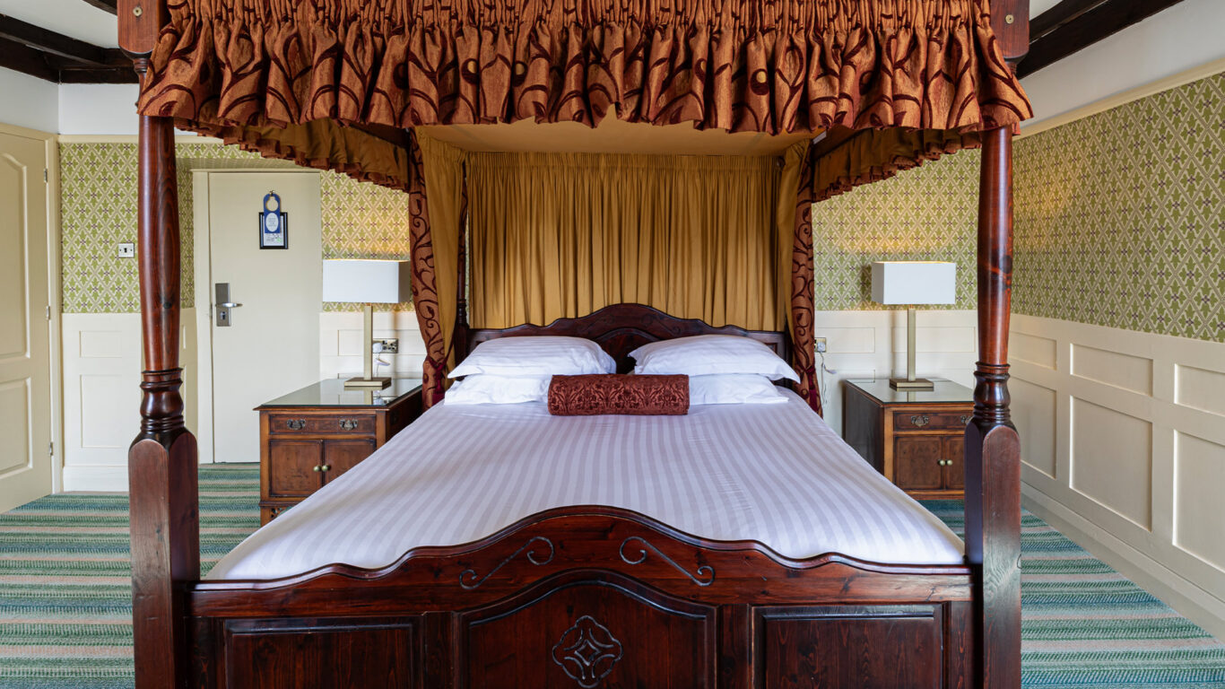 Room-12-Superior-Superking-Four-Poster-Bed