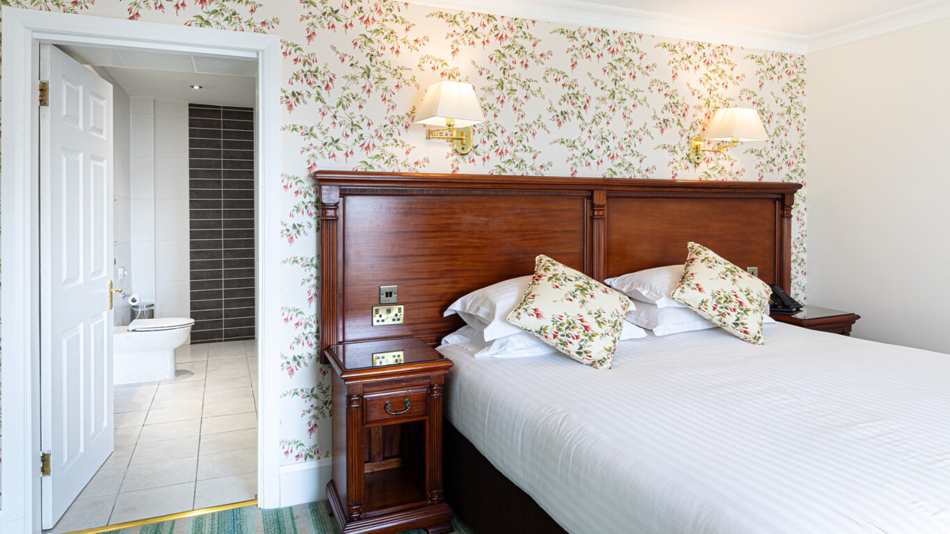 Room-22-Bath-Double-Suite-Lake-&-Mountain-View