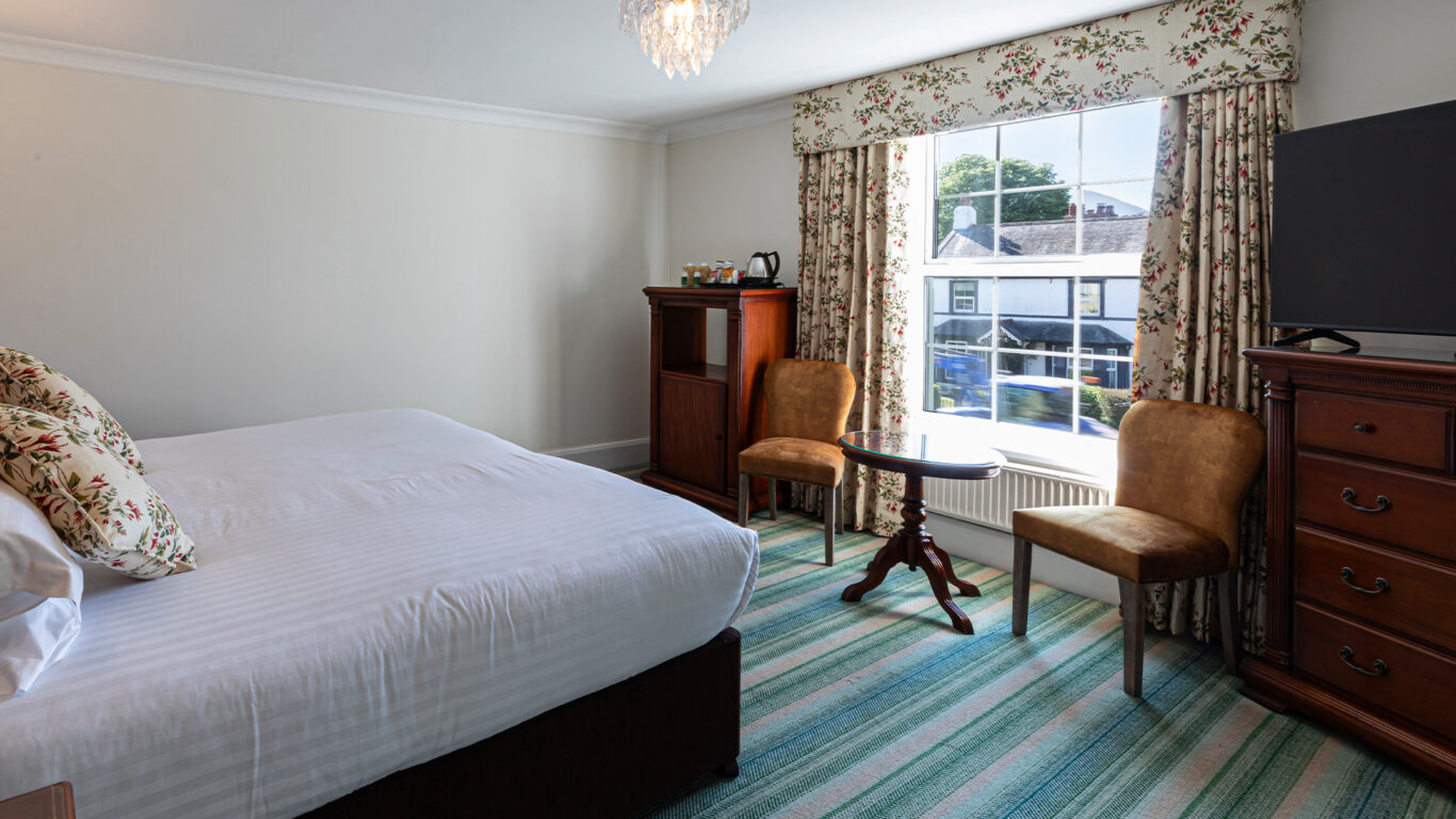 Room-22-Double-Suite-Lake-&-Mountain-View-Windows