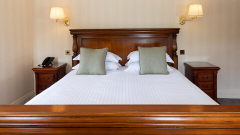 Room-32-Double-Suite-Bed-Garden-View