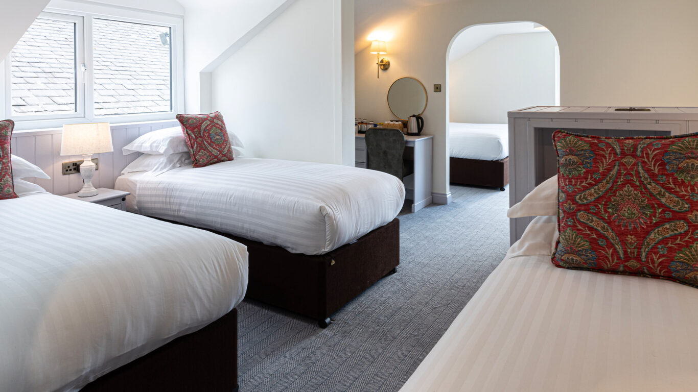 Room-51-Family-6-Room-Beds-Garden-View